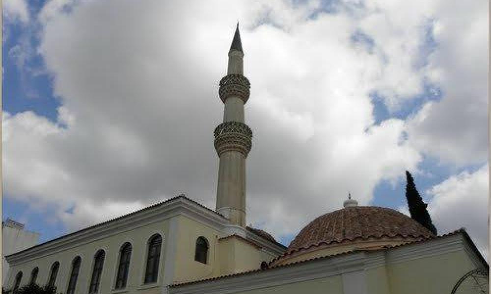 Έκλεισαν τις εκκλησίες λειτουργούν τα τζαμιά για προσευχή με ...
